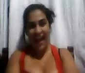 Tetona latina frente a la webcam