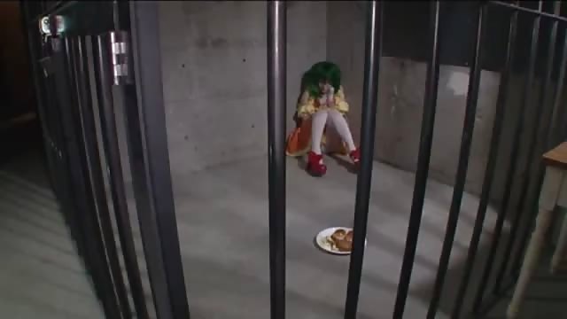 Cosplayer asiática en la cárcel