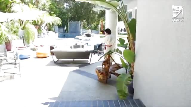 Mexicano indigente folla con dueña de una mansión