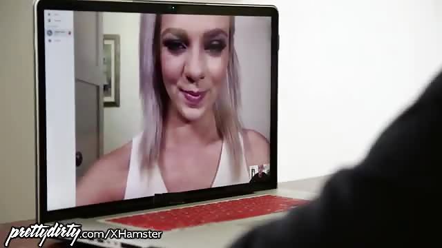 Le pone los cuernos a su novia mientras ella lo ve todo por Skype