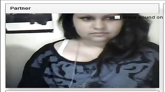 Tímida gordita amateur frente a la webcam