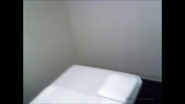 Madura asiática frente a la webcam